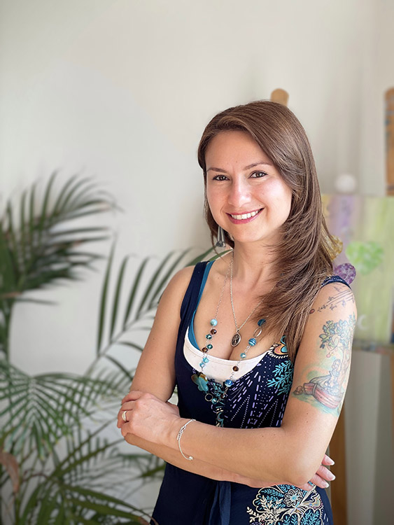 Artiste tatoueuse Ithaka dans son studio brumathois